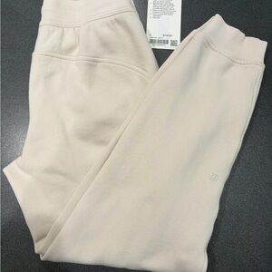 NWT lululemon scuba joggers white opal size 4